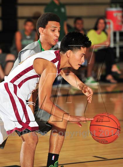 Thumbnail 3 in Downey vs. Green Valley (MaxPreps Holiday Classic) photogallery.