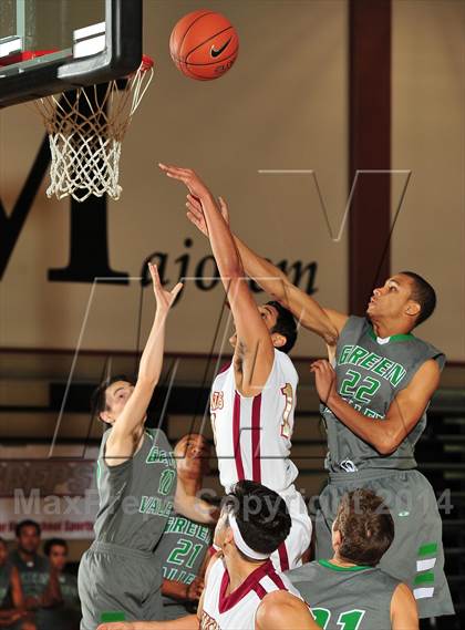 Thumbnail 2 in Downey vs. Green Valley (MaxPreps Holiday Classic) photogallery.