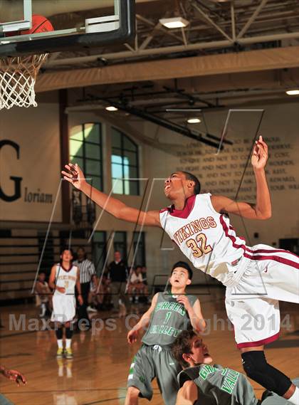 Thumbnail 3 in Downey vs. Green Valley (MaxPreps Holiday Classic) photogallery.