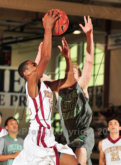 Thumbnail 2 in Downey vs. Green Valley (MaxPreps Holiday Classic) photogallery.