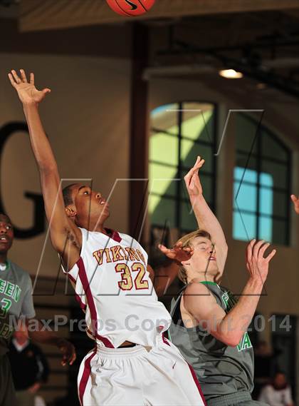Thumbnail 3 in Downey vs. Green Valley (MaxPreps Holiday Classic) photogallery.