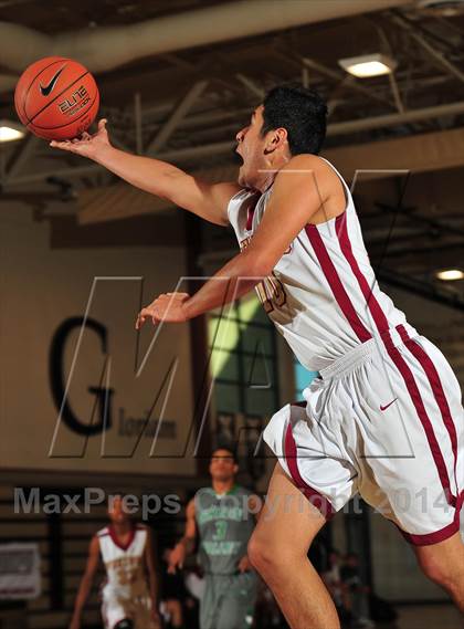 Thumbnail 2 in Downey vs. Green Valley (MaxPreps Holiday Classic) photogallery.