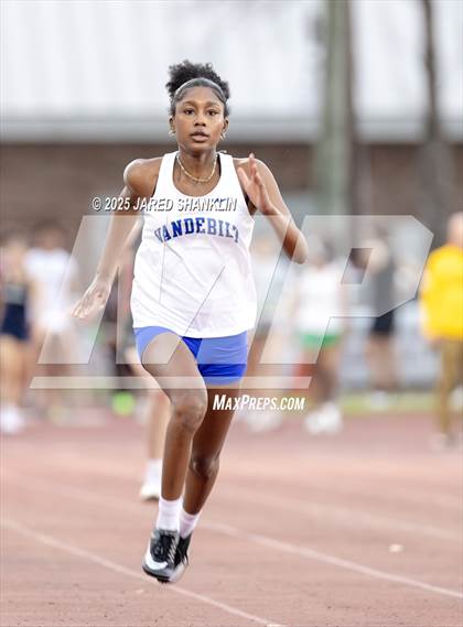 Thumbnail 2 in E.D. White(Catholic Relays) photogallery.