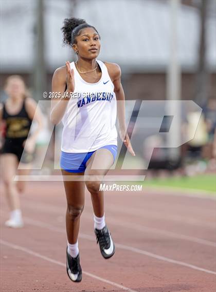Thumbnail 3 in E.D. White(Catholic Relays) photogallery.