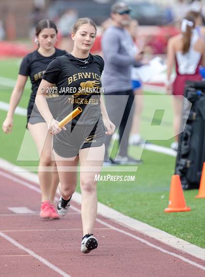 Thumbnail 2 in E.D. White(Catholic Relays) photogallery.