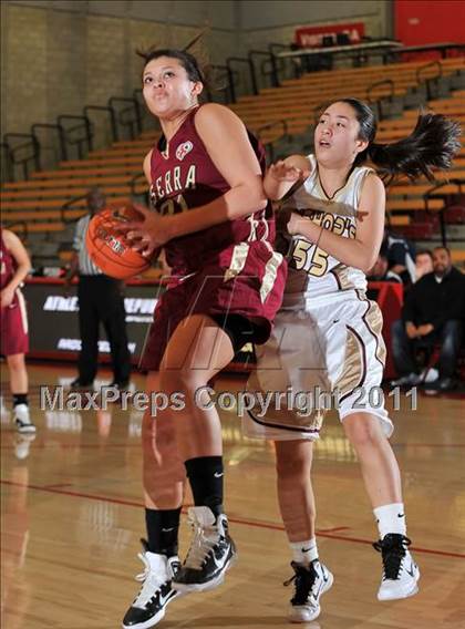 Thumbnail 3 in JSerra Catholic vs. Bishop's (Nike Extravaganza) photogallery.