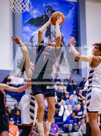 Thumbnail 3 in Grand Oaks vs College Park photogallery.