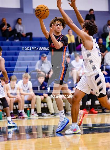 Thumbnail 1 in Grand Oaks vs College Park photogallery.