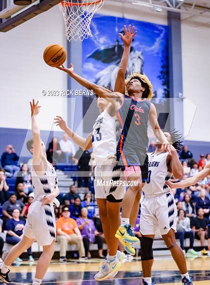 Thumbnail 2 in Grand Oaks vs College Park photogallery.