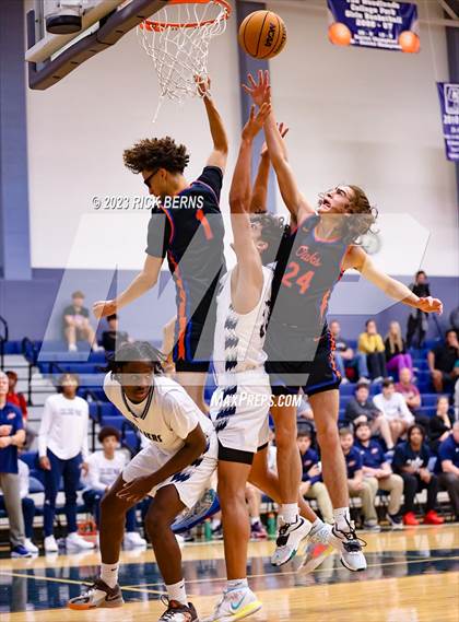 Thumbnail 3 in Grand Oaks vs College Park photogallery.