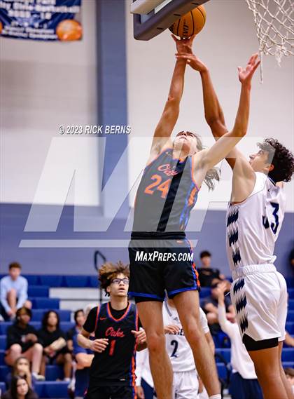 Thumbnail 3 in Grand Oaks vs College Park photogallery.