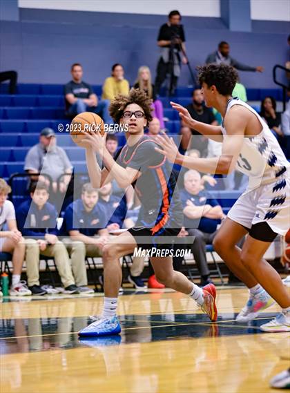 Thumbnail 3 in Grand Oaks vs College Park photogallery.