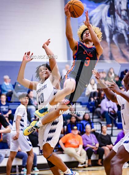 Thumbnail 1 in Grand Oaks vs College Park photogallery.