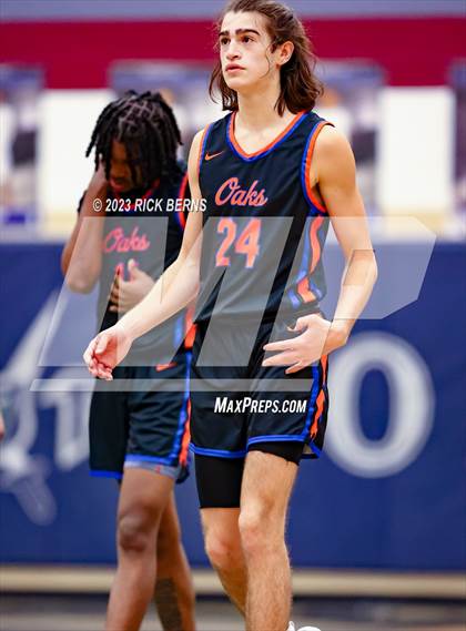 Thumbnail 3 in Grand Oaks vs College Park photogallery.