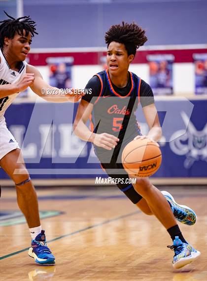 Thumbnail 1 in Grand Oaks vs College Park photogallery.