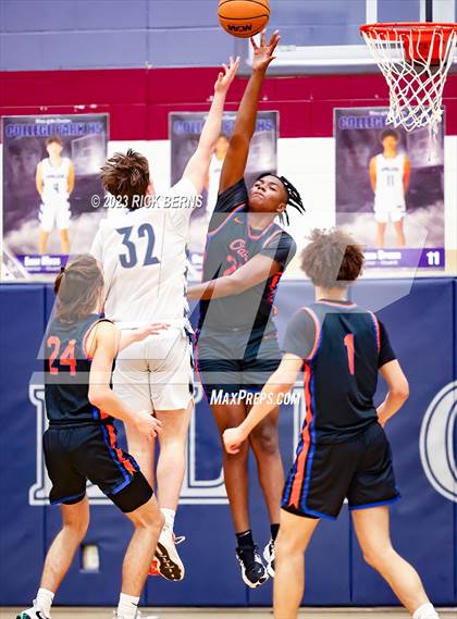 Thumbnail 1 in Grand Oaks vs College Park photogallery.