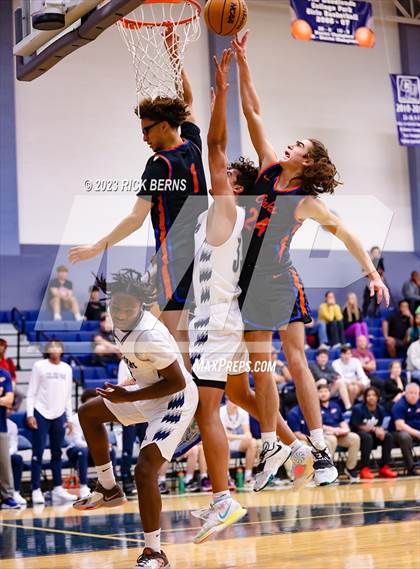 Thumbnail 2 in Grand Oaks vs College Park photogallery.