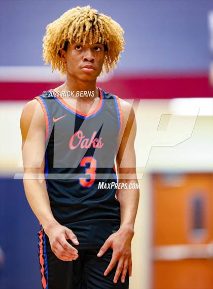 Thumbnail 3 in Grand Oaks vs College Park photogallery.