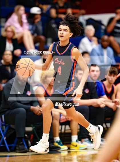 Thumbnail 1 in Grand Oaks vs College Park photogallery.