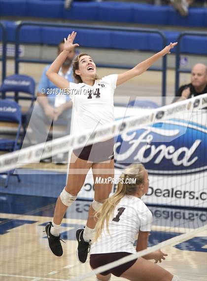 Thumbnail 1 in Laguna Beach vs. Village Christian (CIF-SS D3 Final) photogallery.