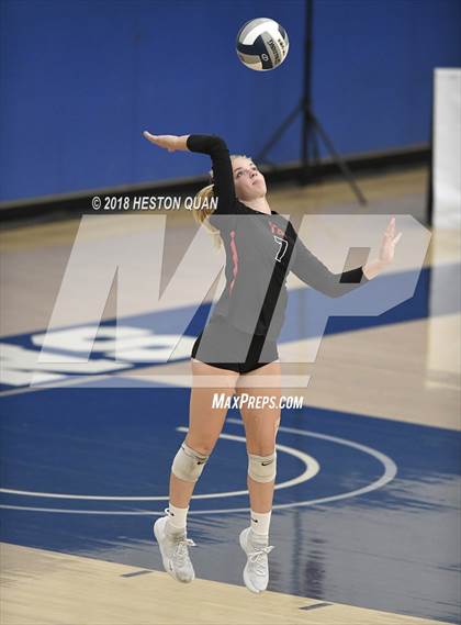 Thumbnail 1 in Laguna Beach vs. Village Christian (CIF-SS D3 Final) photogallery.