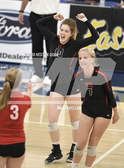 Thumbnail 3 in Laguna Beach vs. Village Christian (CIF-SS D3 Final) photogallery.