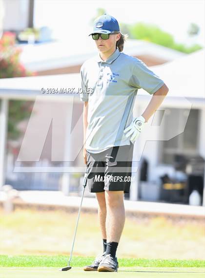 Thumbnail 3 in Metro Invitational Golf Tournament photogallery.