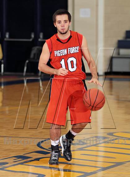 Thumbnail 2 in Scott vs Pigeon Forge (Seymour Christmas Classic) photogallery.