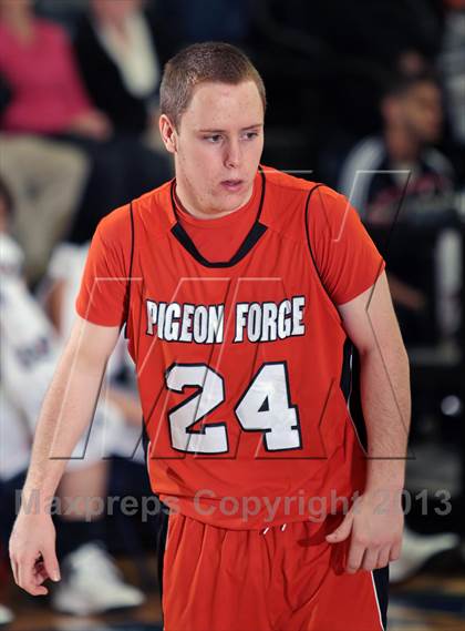 Thumbnail 2 in Scott vs Pigeon Forge (Seymour Christmas Classic) photogallery.