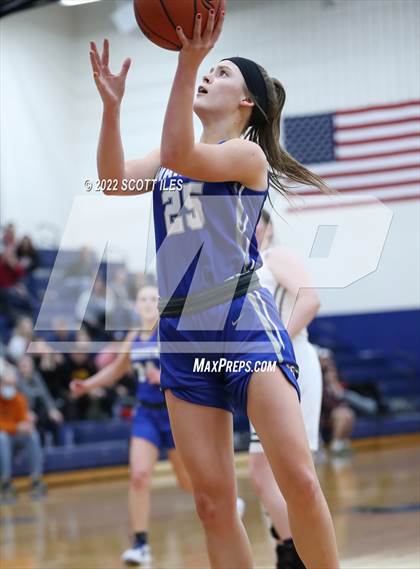 Thumbnail 3 in Warren vs Fairfield Union (OHSAA D2 District Final) photogallery.