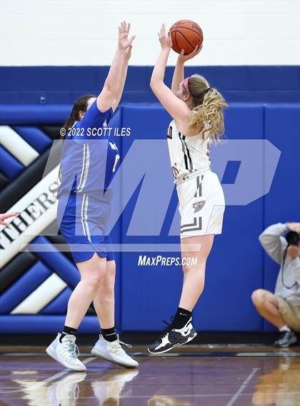 Thumbnail 3 in Warren vs Fairfield Union (OHSAA D2 District Final) photogallery.