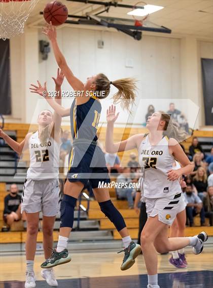 Thumbnail 2 in Del Oro vs. Oak Ridge (SFL Semifinal) photogallery.