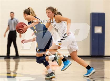Thumbnail 3 in Del Oro vs. Oak Ridge (SFL Semifinal) photogallery.