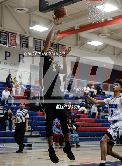 Thumbnail 3 in San Ysidro vs El Capitan (East vs South Tournament) photogallery.