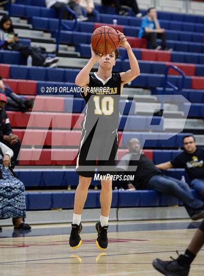 Thumbnail 2 in San Ysidro vs El Capitan (East vs South Tournament) photogallery.