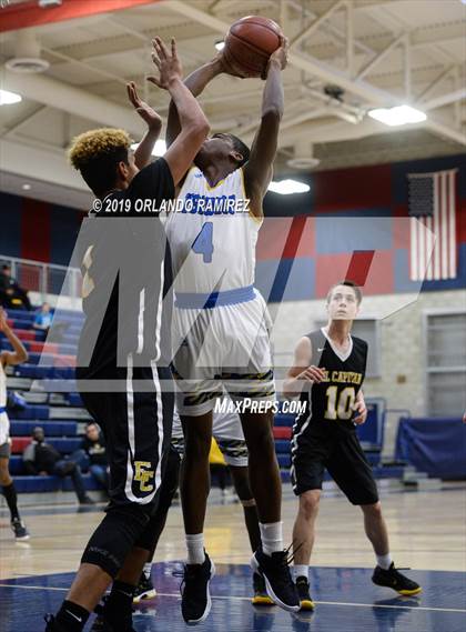 Thumbnail 1 in San Ysidro vs El Capitan (East vs South Tournament) photogallery.