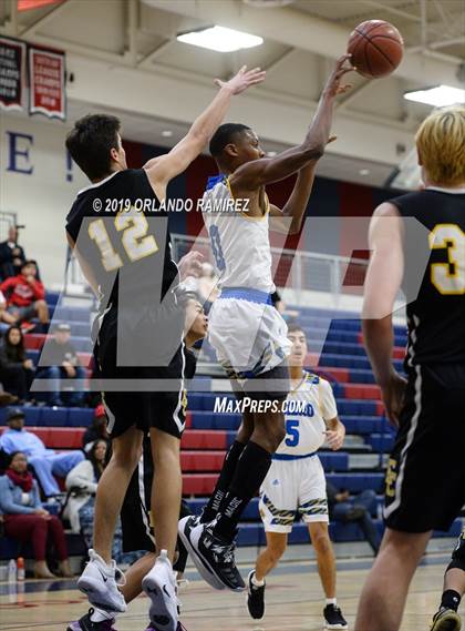 Thumbnail 1 in San Ysidro vs El Capitan (East vs South Tournament) photogallery.