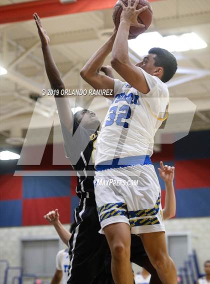 Thumbnail 2 in San Ysidro vs El Capitan (East vs South Tournament) photogallery.
