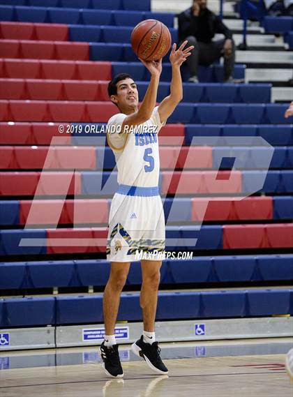 Thumbnail 2 in San Ysidro vs El Capitan (East vs South Tournament) photogallery.