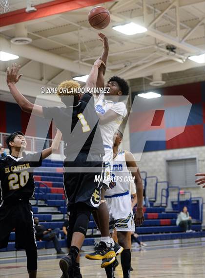 Thumbnail 3 in San Ysidro vs El Capitan (East vs South Tournament) photogallery.