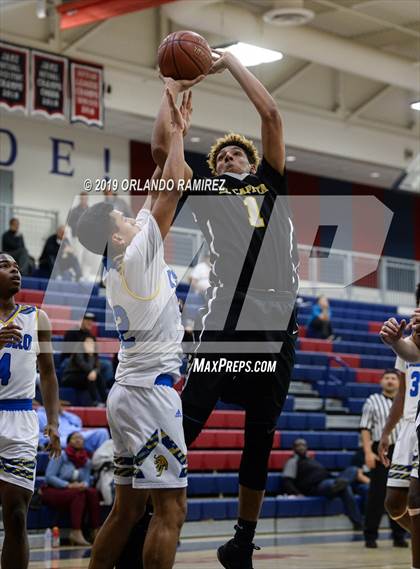 Thumbnail 2 in San Ysidro vs El Capitan (East vs South Tournament) photogallery.