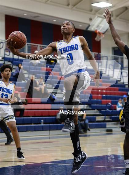 Thumbnail 2 in San Ysidro vs El Capitan (East vs South Tournament) photogallery.