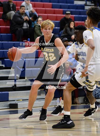 Thumbnail 2 in San Ysidro vs El Capitan (East vs South Tournament) photogallery.