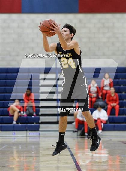 Thumbnail 3 in San Ysidro vs El Capitan (East vs South Tournament) photogallery.