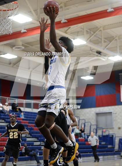 Thumbnail 2 in San Ysidro vs El Capitan (East vs South Tournament) photogallery.