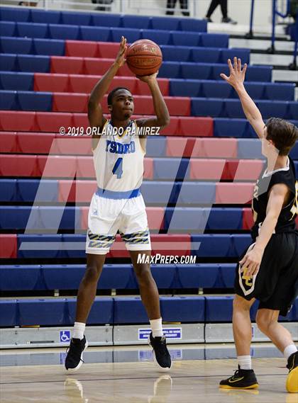 Thumbnail 3 in San Ysidro vs El Capitan (East vs South Tournament) photogallery.