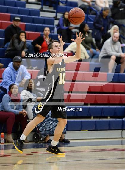 Thumbnail 1 in San Ysidro vs El Capitan (East vs South Tournament) photogallery.