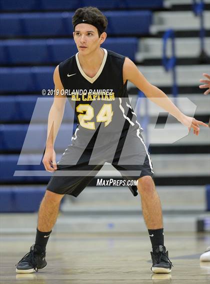 Thumbnail 2 in San Ysidro vs El Capitan (East vs South Tournament) photogallery.