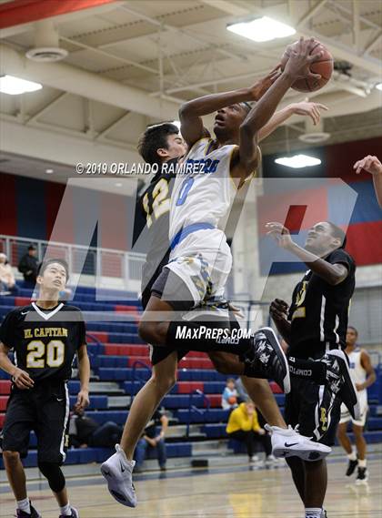 Thumbnail 3 in San Ysidro vs El Capitan (East vs South Tournament) photogallery.
