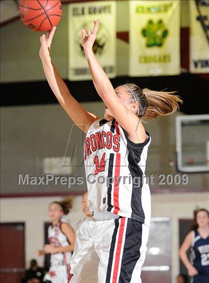 Thumbnail 2 in Vista del Lago vs. Bella Vista (I-80 Challenge) photogallery.